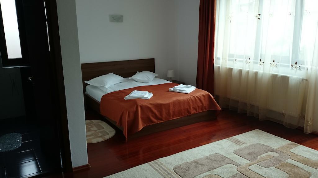 Pensiunea Maria Călimăneşti Camera foto
